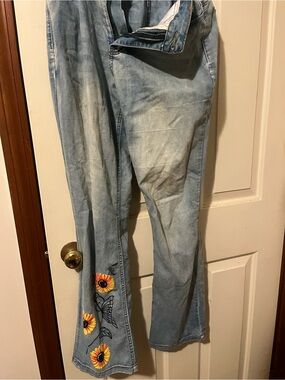 Flare light wash sunflower jeans